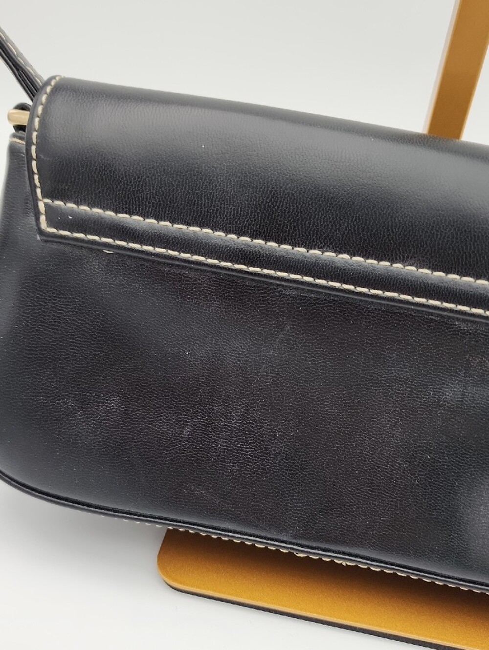 Liz Claiborne Black Leather Shoulder Bag with Contrast Stitching - Picture 4 of 13